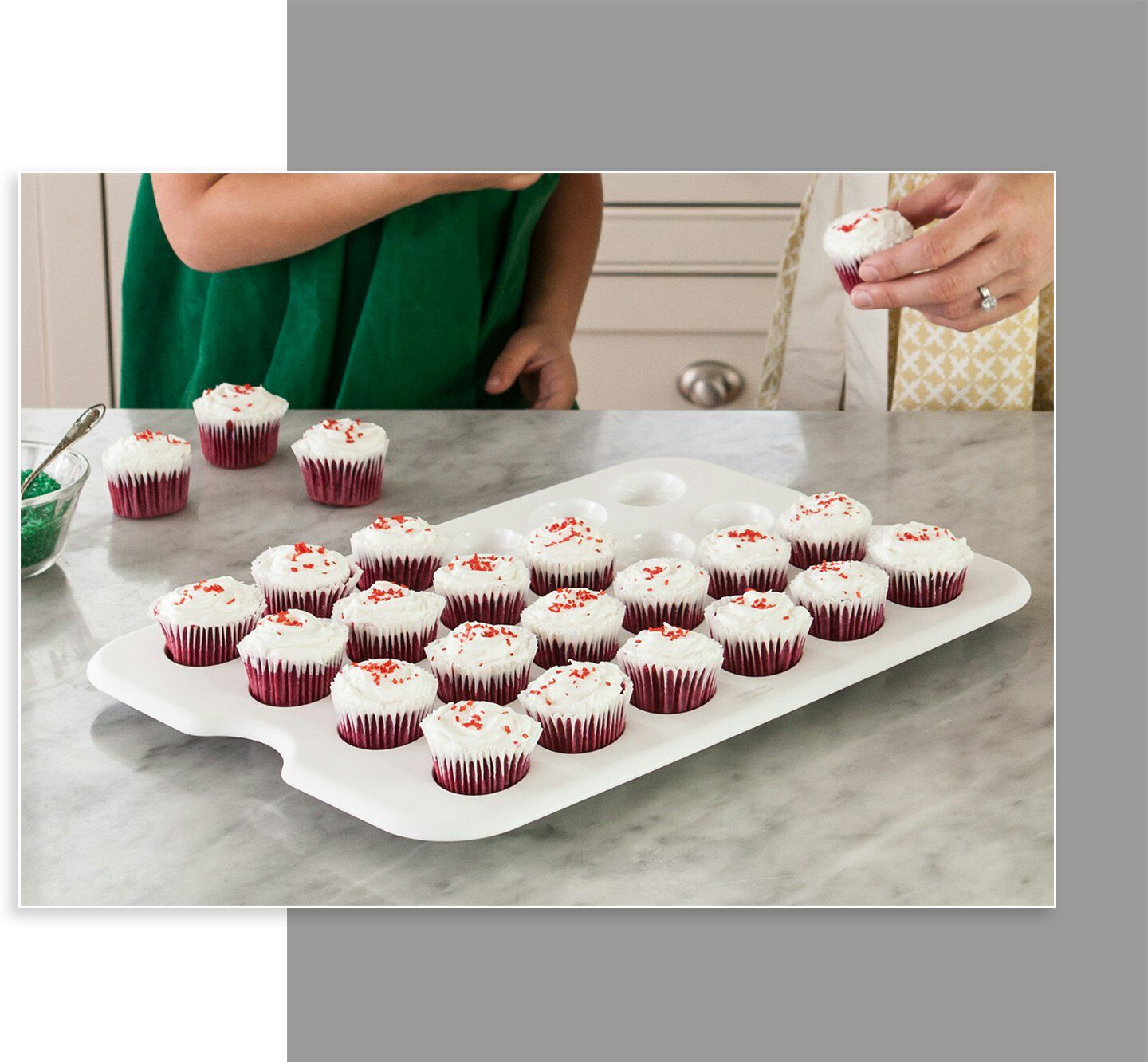 Rubbermaid cupcake tray serveware party